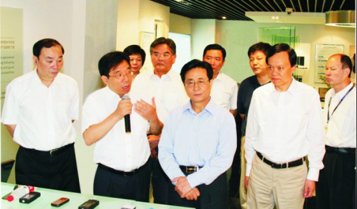 ����������Ǵ�����Ժ�ף��ʱ���㽭ʡί��ǣ����������ξ�ίԱ��������ʱ�κ�����ί��ǣ�